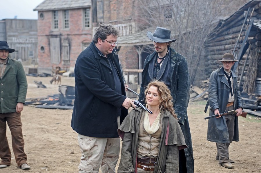 Roel_Reine_Dina_Meyer_Dead_in_Tombstone_19.jpg